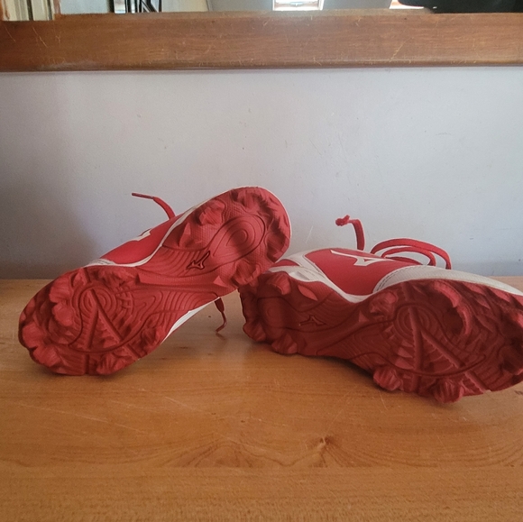 Cleats - Picture 4 of 4